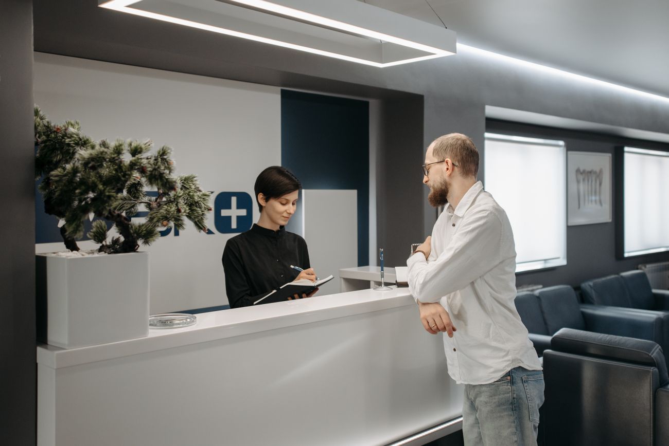 Recepción de una clínica dental moderna